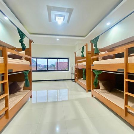 Zzz Hostel Malang Luaran gambar