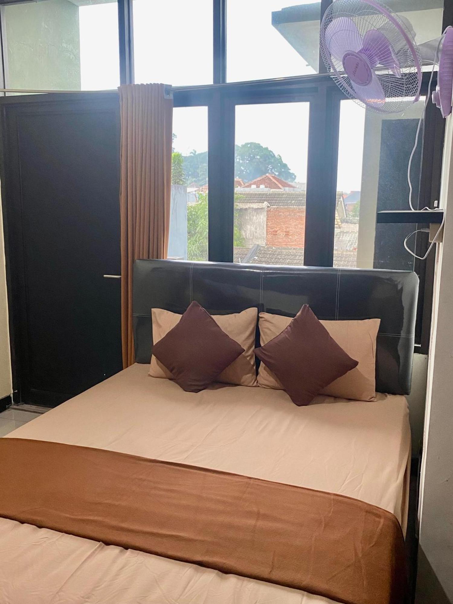 Zzz Hostel Malang Luaran gambar